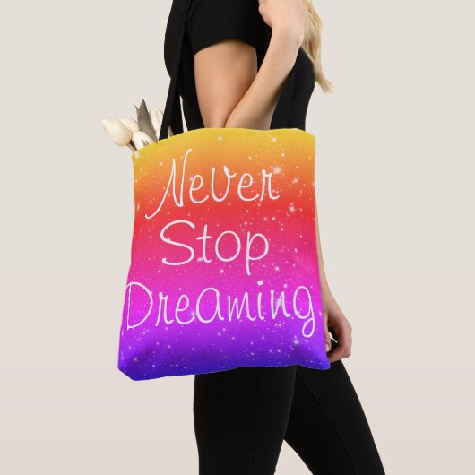 Nooit stoppen met dromen van regenboogsterren tote bag (Dichtbij)
