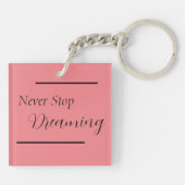 "Nooit stoppen met dromen" zinsnede zwart beletter Sleutelhanger (Achterkant)