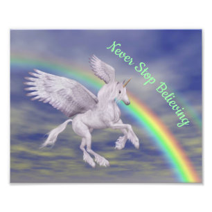 Nooit stoppen met geloven eenhoorn over regenboog  foto afdruk