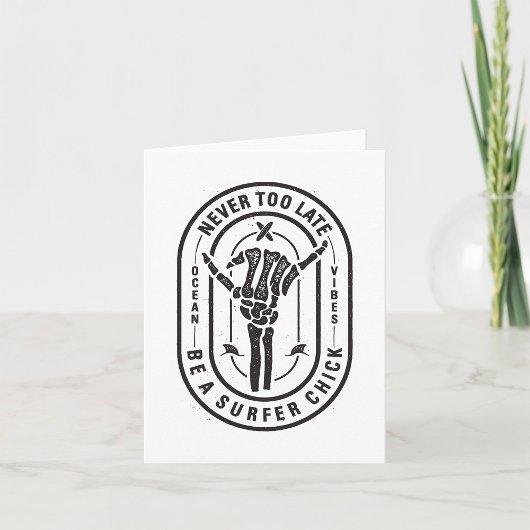 Nooit te laat Skeleton Surfer Chick Ocean Vibes Kaart