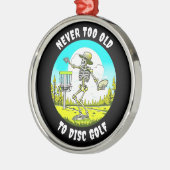 Nooit te oud om te schijfgolf | Skeletgooien Metalen Ornament (Links)