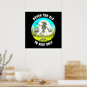 Nooit te oud om te schijfgolf | Skeletgooien Poster (Keuken)