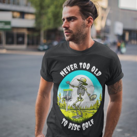 Nooit te oud om te schijfgolf | Skeletgooien T-shirt