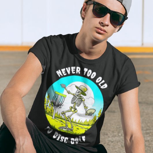 Nooit te oud om te schijfgolf | Skeletgooien T-shirt