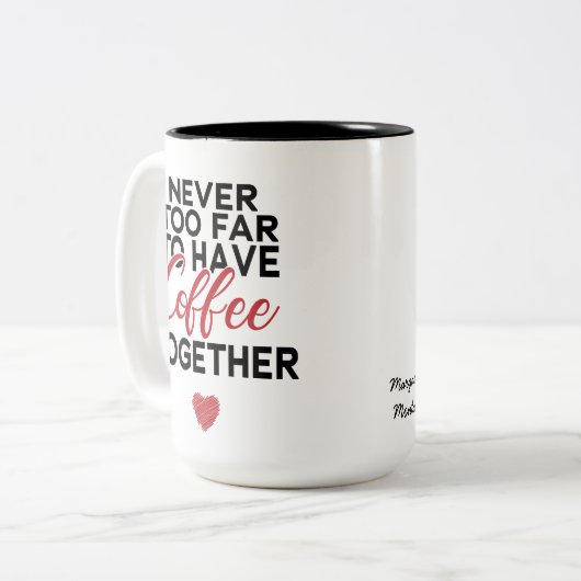 Nooit te ver om samen koffie te drinken tweekleurige koffiemok (Voorkant links)