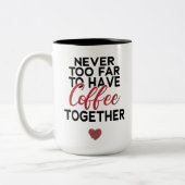 Nooit te ver om samen koffie te drinken tweekleurige koffiemok (Links)