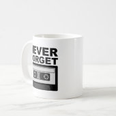Nooit Vergeten Cassette Grappige Mok (Voorkant links)