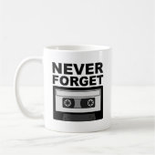 Nooit Vergeten Cassette Grappige Mok (Links)