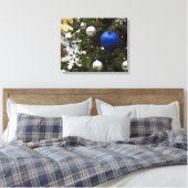Noord-Amerika. Kerstversiering aan boom. Canvas Afdruk (Insitu (Slaapkamer))