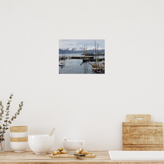 Noord-IJslandse haven hoge scheepsreflecties Poster (Keuken)