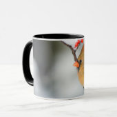 Noordelijk Kardinaal vrouw op Common Winterberry Mok (Voorkant links)