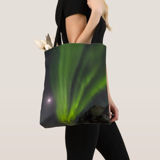 noordelijk lichtS | Haukland Beach Island Tote Bag (Dichtbij)