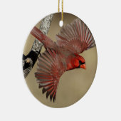 noordelijke kardinaal in de vlucht keramisch ornament (Rechts)
