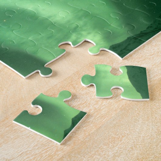 Noordelijke lichten, Aurora borealis, over de gron Legpuzzel (Zijkant)