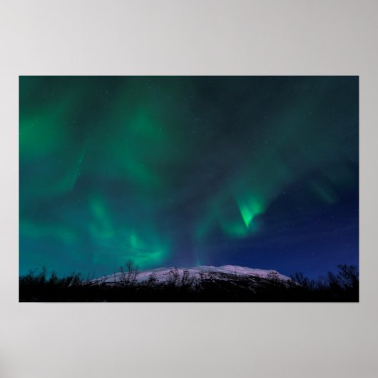 Noordelijke lichten over Mt Noulja Poster (Voorkant)