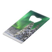 Noordelijke lichten tijdens de winter creditkaart flessenopener (Voorkant Gekanteld)