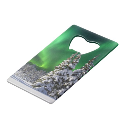 Noordelijke lichten tijdens de winter creditkaart flessenopener (Voorkant Gekanteld)