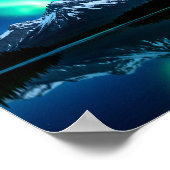 Noorderlicht boven besneeuwde bergen poster (Hoek)