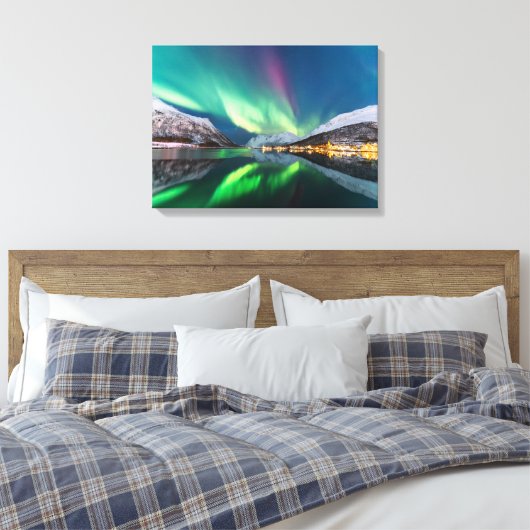 Noorderlicht en besneeuwde bergen canvas afdruk (Insitu (Slaapkamer))