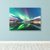 Noorderlicht en besneeuwde bergen canvas afdruk (Insitu (Houten vloer))