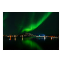 Noorderlicht over fjord op de Lofoten Noorwegen