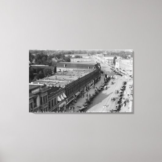 Noordoost Uitzicht van de Main St. van Baker Bldg Canvas Afdruk (Voorkant)