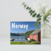 Noors fjord uitzicht met rood botenhuis briefkaart (Staand voorkant)