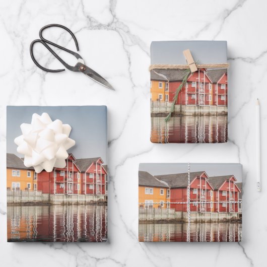 Noorse geverfde huizen inpakpapier vel (Voorkant)