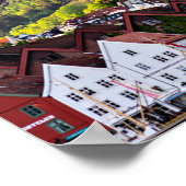 Noorse stad met bergen op de achtergrond poster (Hoek)