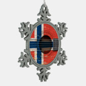 Noorse vlag op oude akoestische gitaar tin sneeuwvlok ornament (Links)