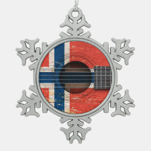 Noorse vlag op oude akoestische gitaar tin sneeuwvlok ornament