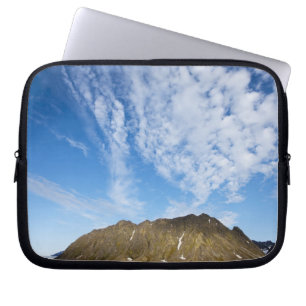 Noorwegen, Svalbard, Wolken boven steile kliffen Laptop Sleeve