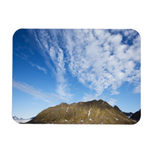 Noorwegen, Svalbard, Wolken boven steile kliffen Magneet