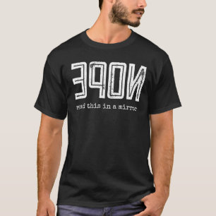 NOPE las dit in spiegelretro-typografie T-shirt
