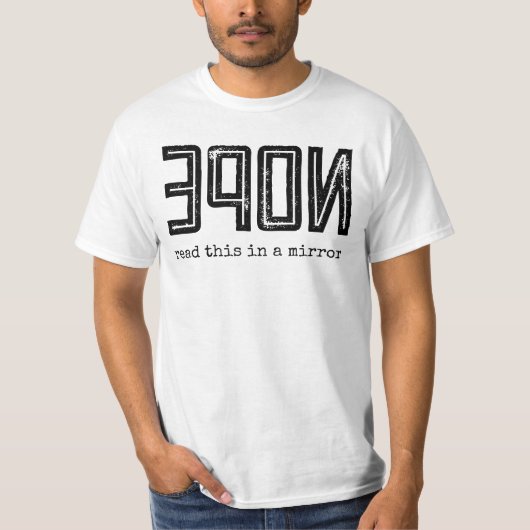 NOPE las dit in spiegelretro-typografie T-shirt (Voorkant)