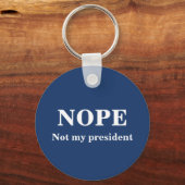 NOPE Niet mijn president aanpasbaar Sleutelhanger (Voorkant)