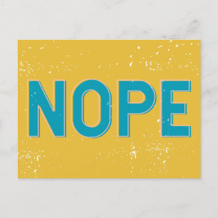 NOPE - Verstoorde Typografie in Blauw en Geel Briefkaart