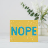 NOPE - Verstoorde Typografie in Blauw en Geel Briefkaart (Staand voorkant)