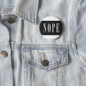 NOPE - White BlackBox Ronde Button 5,7 Cm (In situ)