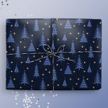 Nordic Cobalt Blue Kerstbomen Donker Cadeaupapier<br><div class="desc">Deze donkerblauwe cadeauverpakking heeft een feestelijke Scandinavische bosscène met kobaltblauwe kerstbomen en kleine gouden sterren. Het is klaar om een vleugje magie en verwondering toe te voegen aan uw wintervakantie feesten met uw dierbaren. Origineel kunstwerk van Marketa Stengl.</div>