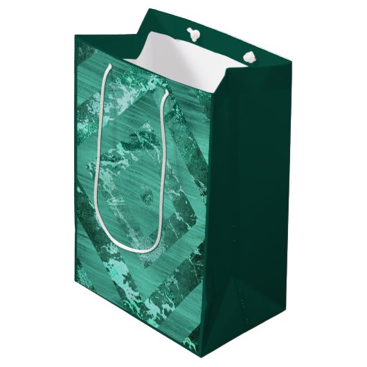 Nordic Molten Jade | Abstract geometrisch groen Medium Cadeauzakje (Voorkant Gekanteld)