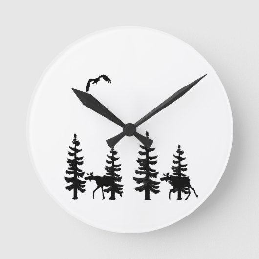 Nordic style pine trees silhouettes moose in black ronde klok (Voorkant)