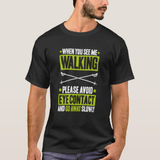 Nordic Walker vermijdt oogcontact Noordse wandelin T-shirt