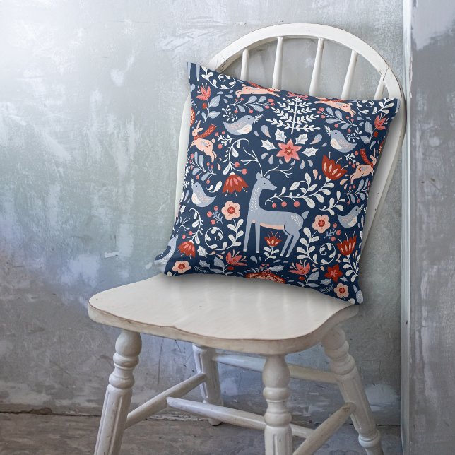Nordic Woodland Animals Pattern on Navy Blue Kussen (Creator heeft geüpload)