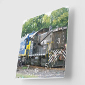 Norfolk Southern SW- 1001 2105 & CSX 1537 Vierkante Klok (Hoek)