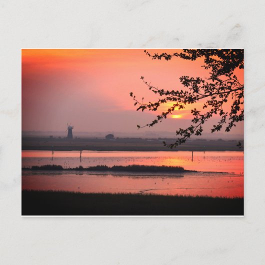Norfolkwindmolen bij zonsonderend briefkaart (Voorkant)