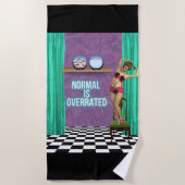 Normaal is overschat Funky & leuk aangepaste kunst Strandlaken (Voorkant)