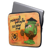 'Normal People Scare Me' Humoureuze Frankenstein Laptop Sleeve (Voorkant Links)