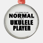 Normale Ukulele Player Metalen Ornament (Voorkant)