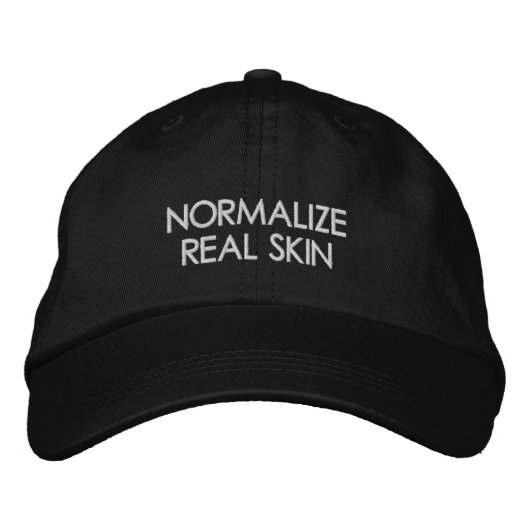 Normaliseren Real Skin Geborduurde Pet (Voorkant)